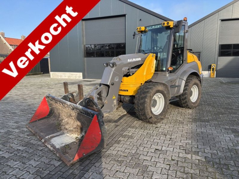 Radlader a típus Ahlmann AZ95 met Bak en Lepels., Gebrauchtmaschine ekkor: WYNJEWOUDE