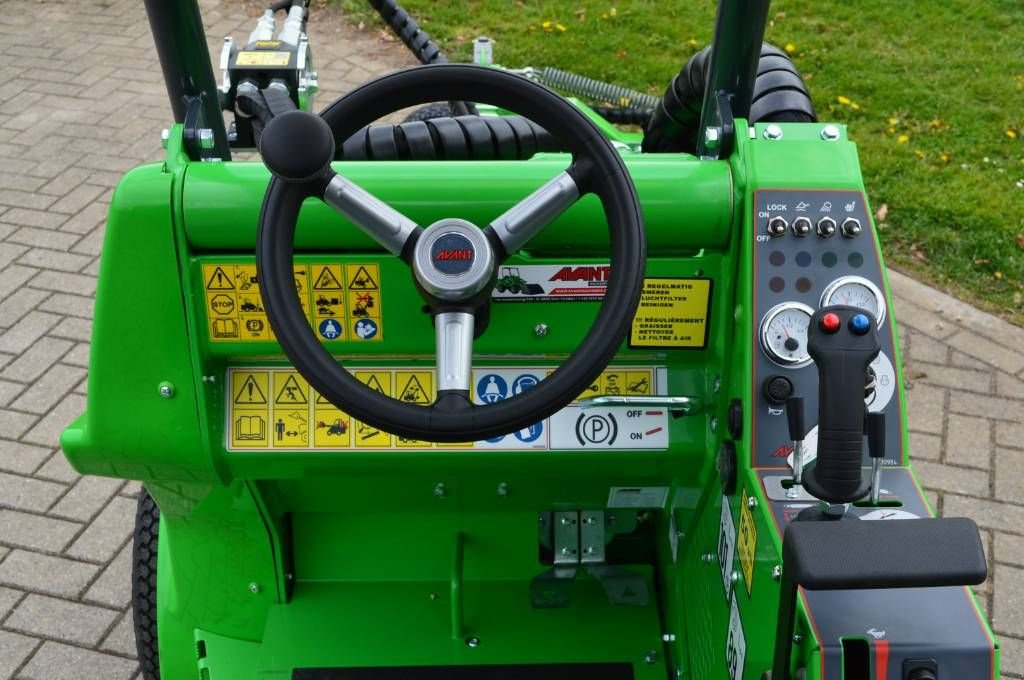 Radlader of the type Avant 423 TDL Kniklader/Shovel, Neumaschine in Erichem (Picture 2)