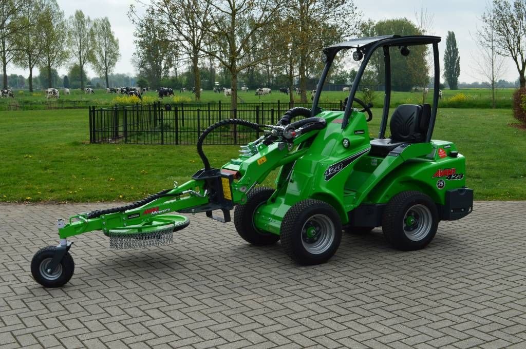 Radlader of the type Avant 423 TDL Kniklader/Shovel, Neumaschine in Erichem (Picture 1)