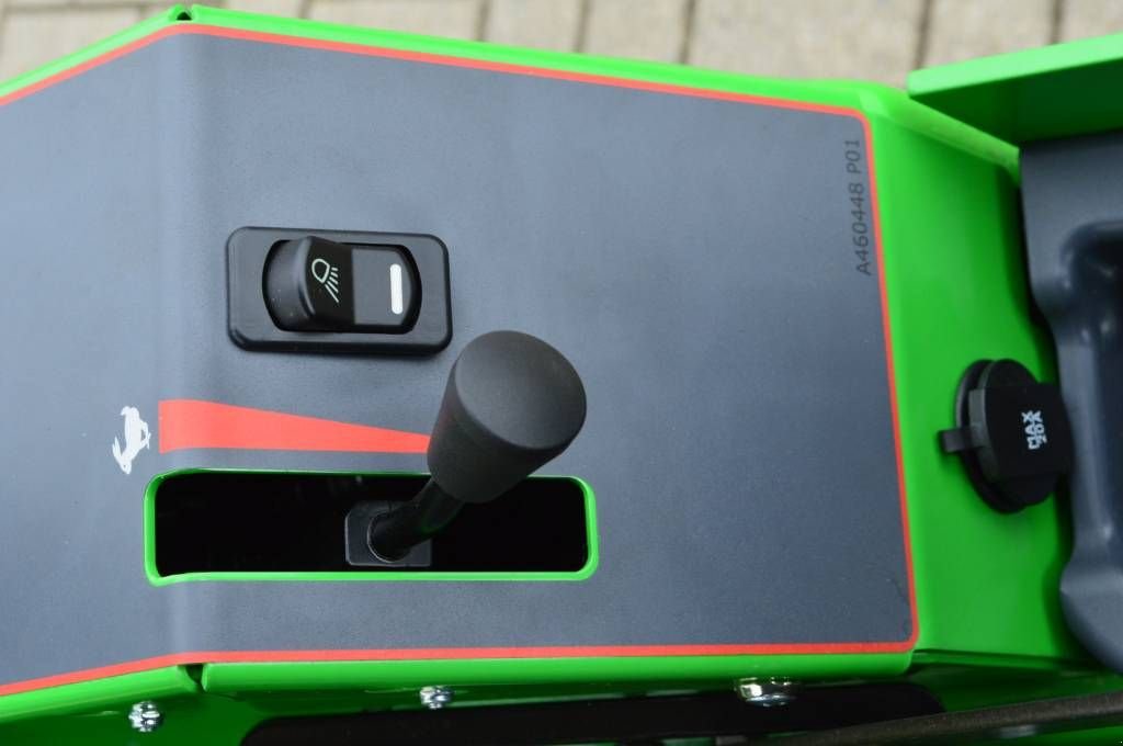 Radlader of the type Avant 423 TDL Kniklader/Shovel, Neumaschine in Erichem (Picture 8)