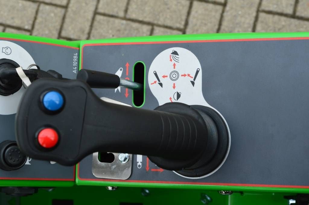 Radlader of the type Avant 423 TDL Kniklader/Shovel, Neumaschine in Erichem (Picture 7)