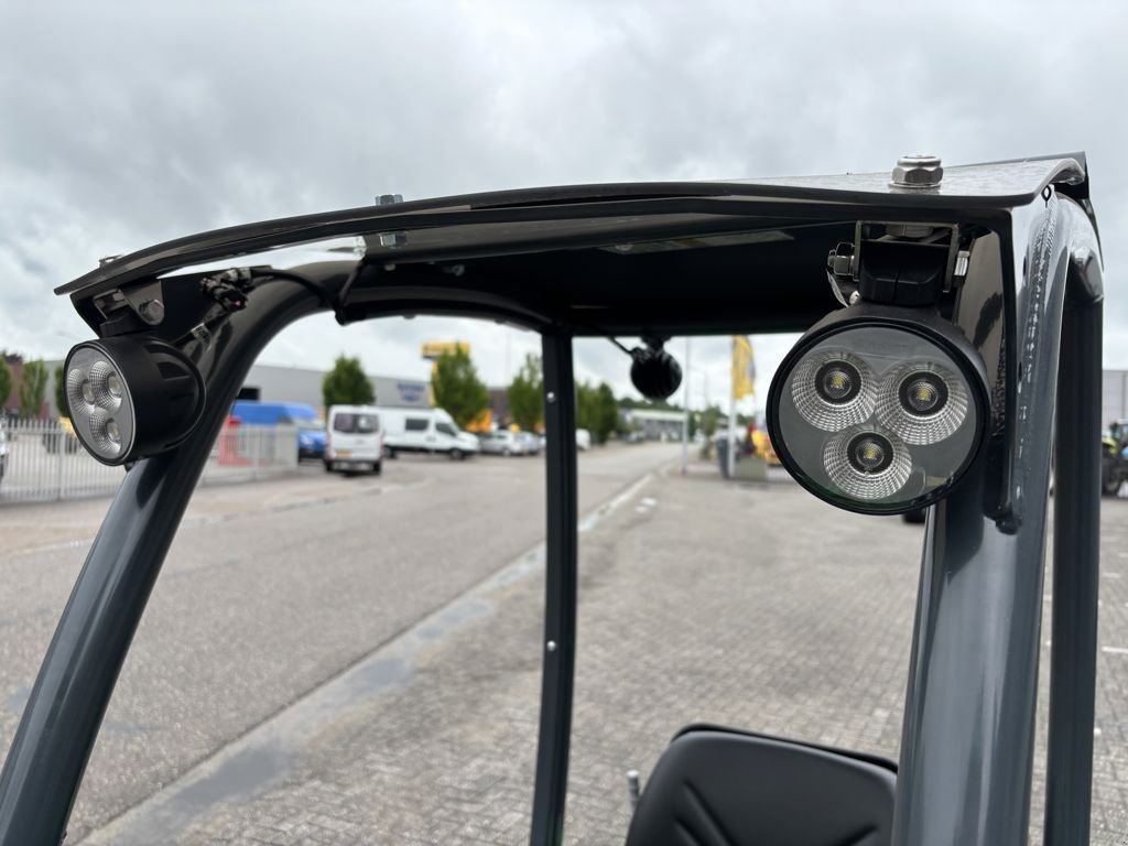 Radlader of the type Avant 423 TDL, Neumaschine in BOEKEL (Picture 9)