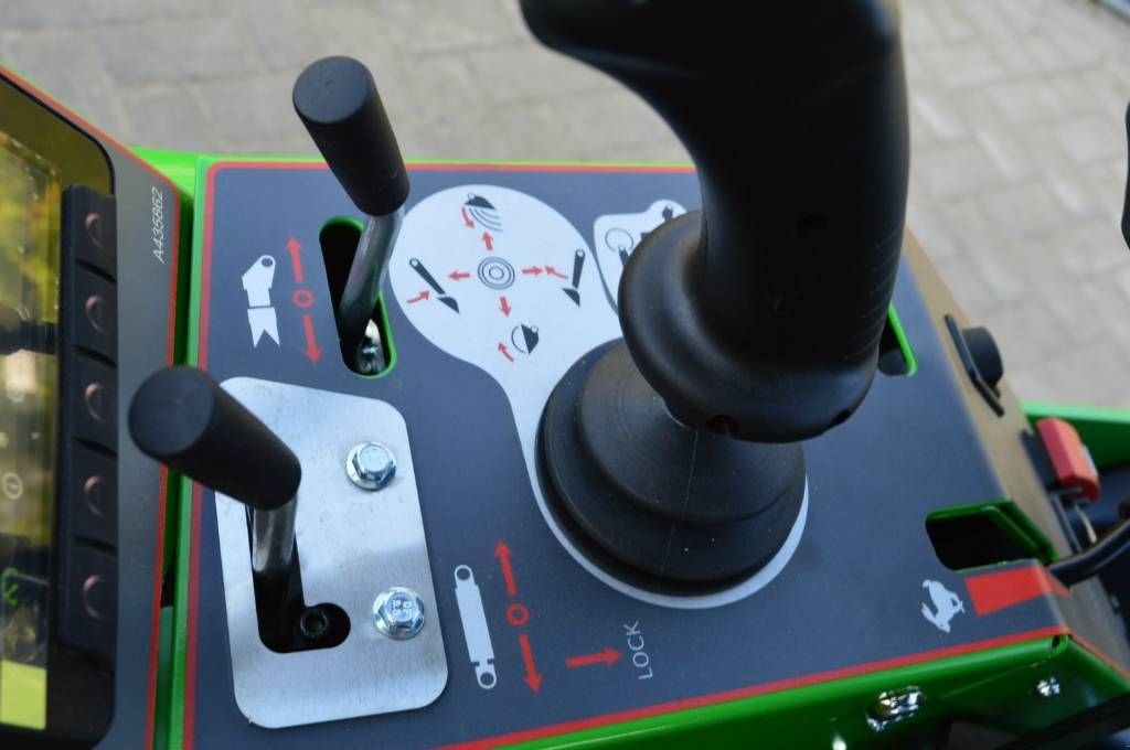 Radlader of the type Avant 523 TDL met hydraulische bladblazer, Neumaschine in Erichem (Picture 5)