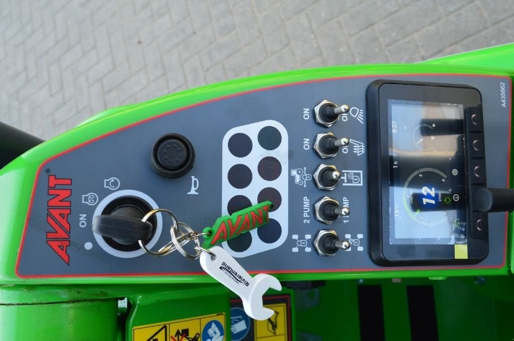 Radlader of the type Avant 523 TDL met hydraulische bladblazer, Neumaschine in Erichem (Picture 4)