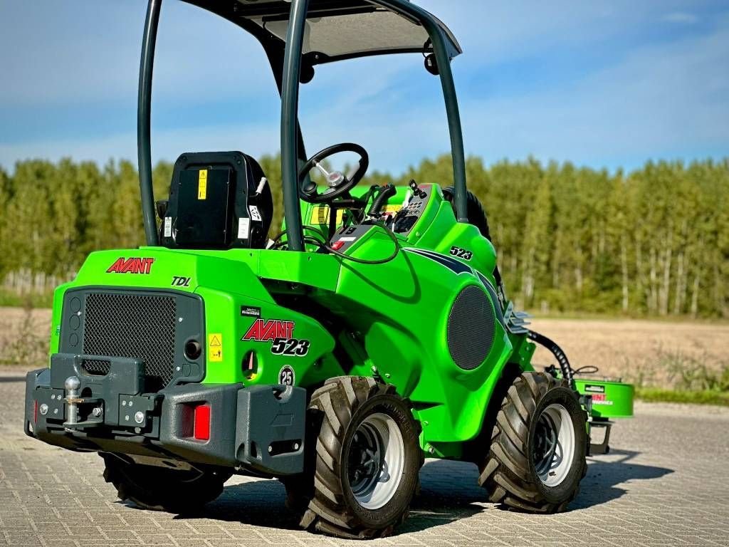Radlader of the type Avant 523 TDL met hydraulische bladblazer, Neumaschine in Erichem (Picture 8)