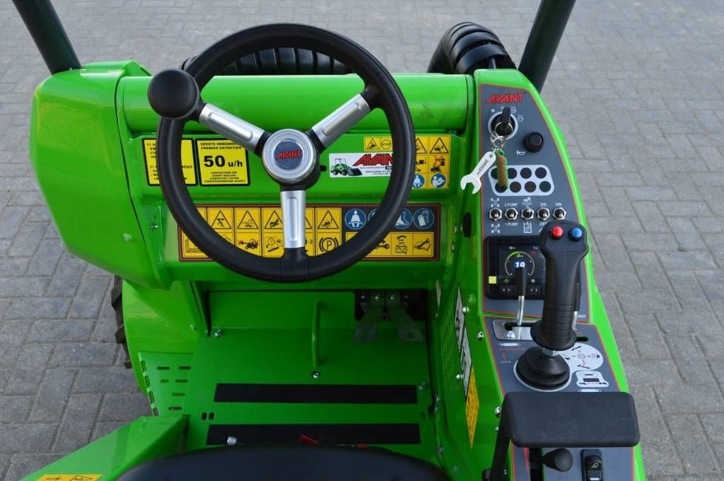 Radlader of the type Avant 523 TDL met hydraulische bladblazer, Neumaschine in Erichem (Picture 2)