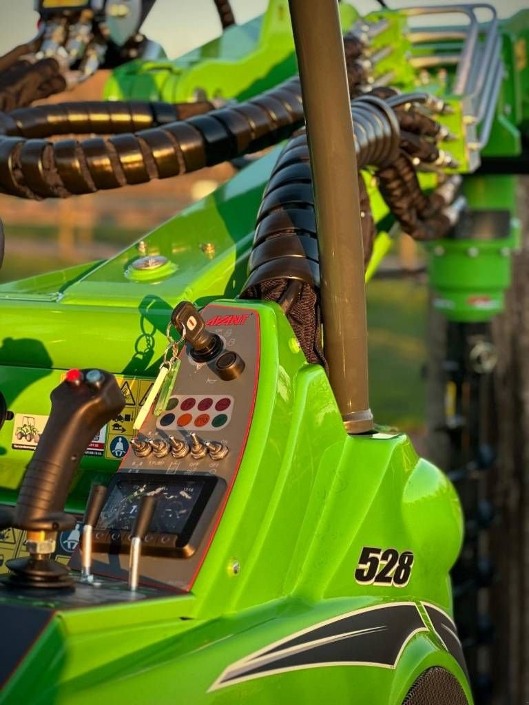 Radlader of the type Avant 528 TDL model 2026 Kniklader/shovel, Neumaschine in Erichem (Picture 3)