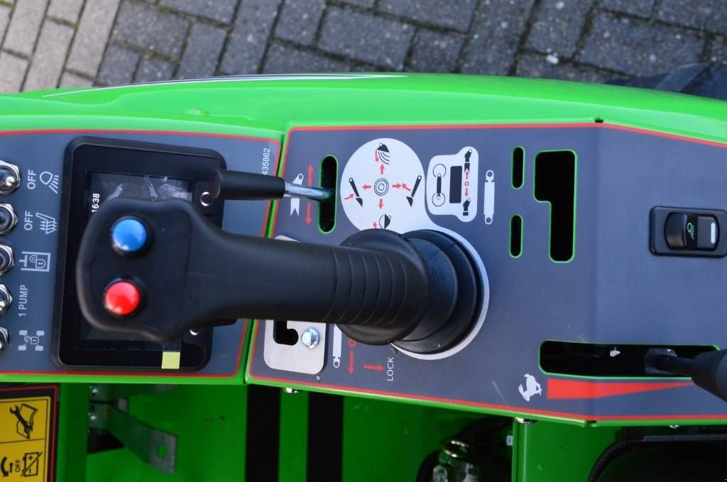 Radlader of the type Avant 528 TDL model 2026 Kniklader/shovel, Neumaschine in Erichem (Picture 11)