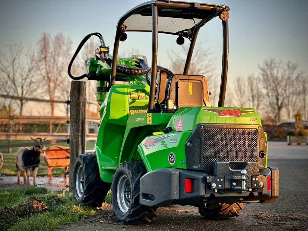 Radlader of the type Avant 528 TDL model 2026 Kniklader/shovel, Neumaschine in Erichem (Picture 5)