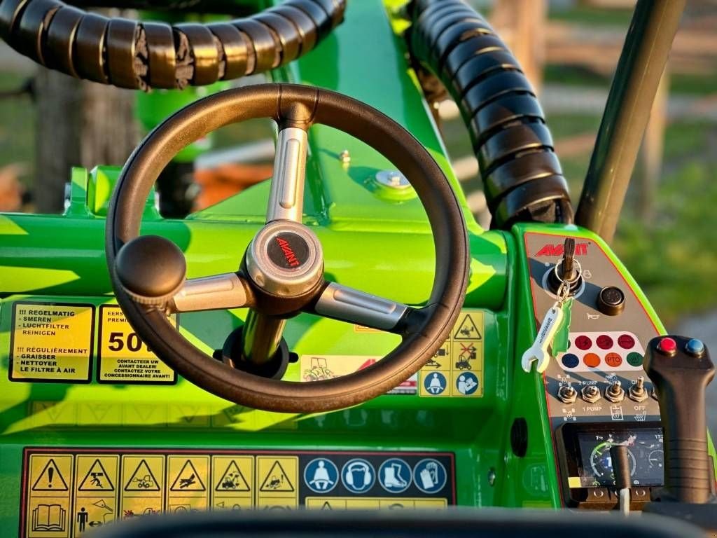 Radlader of the type Avant 528 TDL model 2026 Kniklader/shovel, Neumaschine in Erichem (Picture 2)