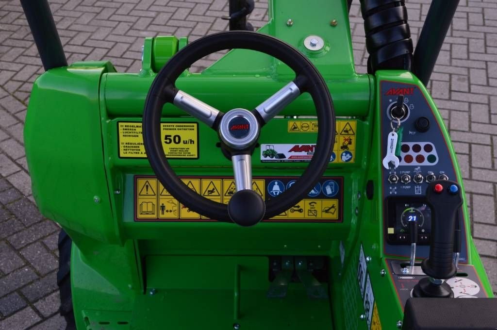 Radlader of the type Avant 528 TDL model 2026 Kniklader/shovel, Neumaschine in Erichem (Picture 8)