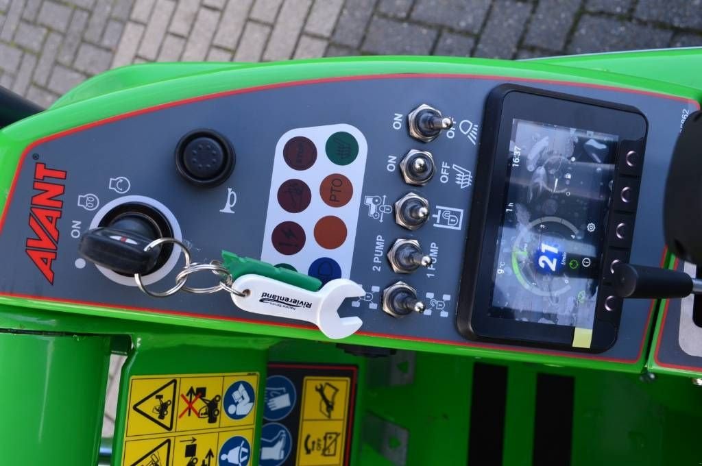 Radlader of the type Avant 528 TDL model 2026 Kniklader/shovel, Neumaschine in Erichem (Picture 10)