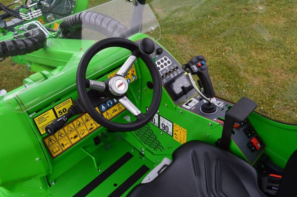 Radlader of the type Avant 640i TDS met Becx WLA60 + HS131HR Heggensnoeier, Gebrauchtmaschine in Erichem (Picture 2)