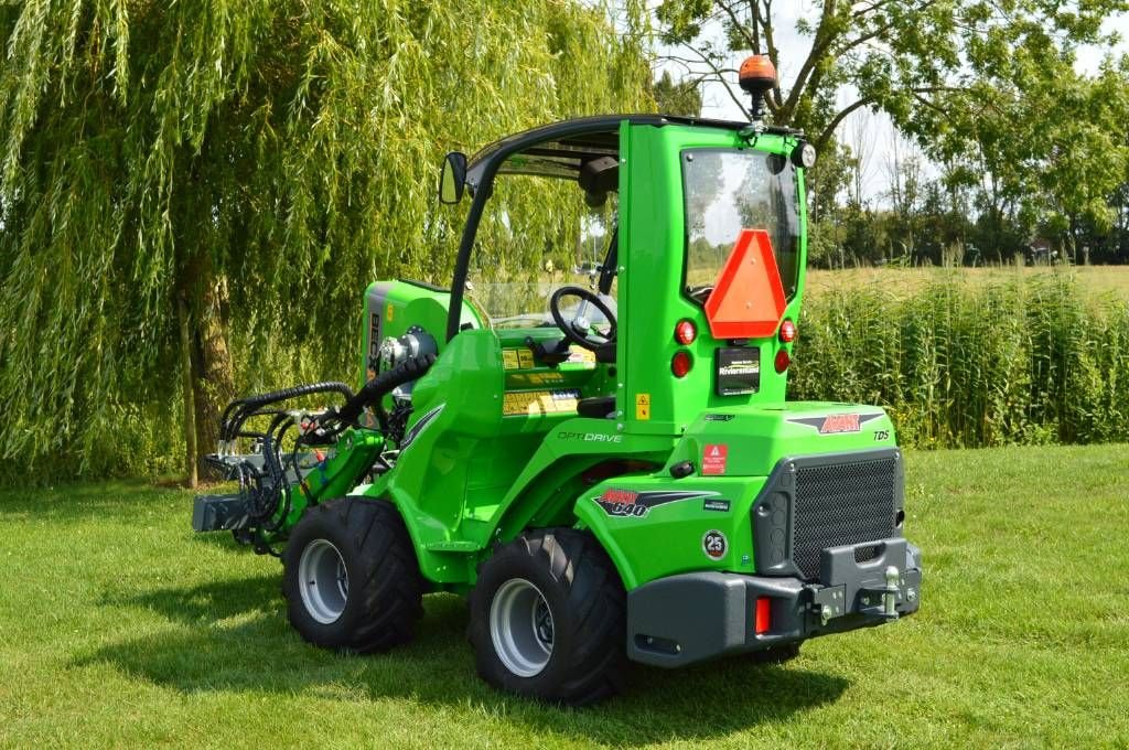 Radlader of the type Avant 640i TDS met Becx WLA60 + HS131HR Heggensnoeier, Gebrauchtmaschine in Erichem (Picture 11)