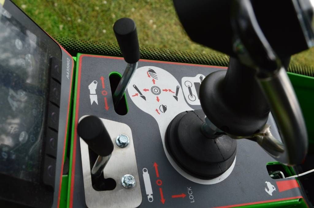 Radlader of the type Avant 640i TDS met Becx WLA60 + HS131HR Heggensnoeier, Gebrauchtmaschine in Erichem (Picture 7)