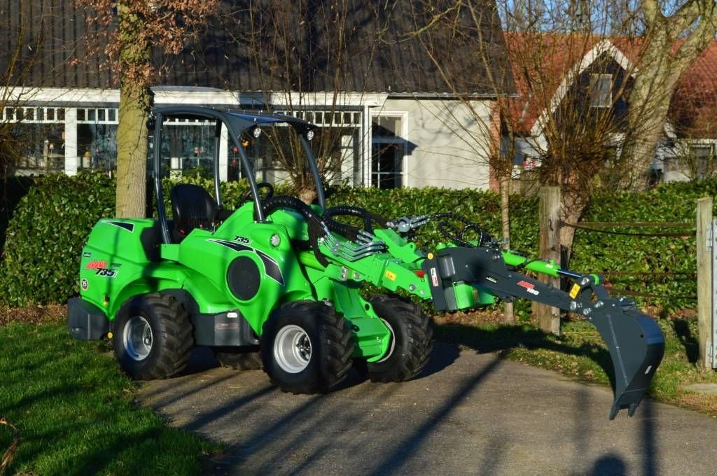 Radlader van het type Avant 735i TDL met minigraafarm 180, Gebrauchtmaschine in Erichem (Foto 3)