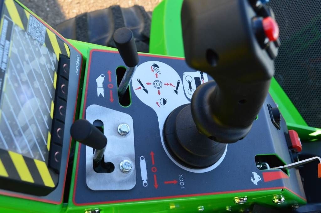 Radlader van het type Avant 735i TDL met minigraafarm 180, Gebrauchtmaschine in Erichem (Foto 5)