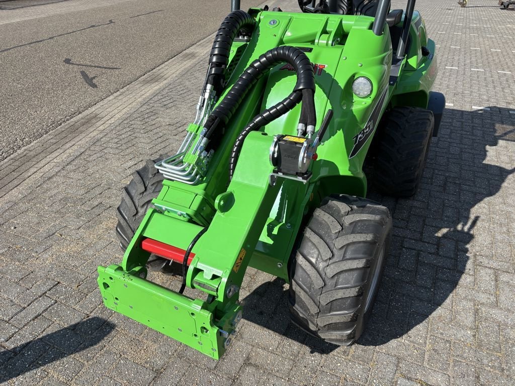 Radlader of the type Avant 735i TDL, Neumaschine in BOEKEL (Picture 9)