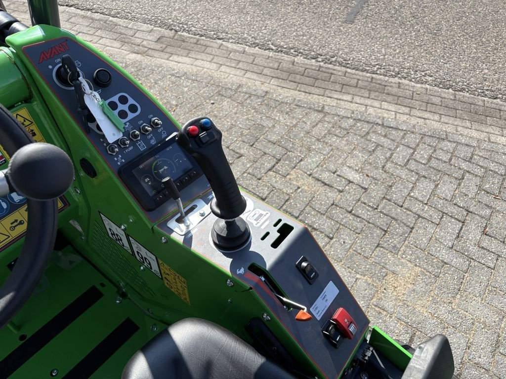 Radlader of the type Avant 735i TDL, Neumaschine in BOEKEL (Picture 7)
