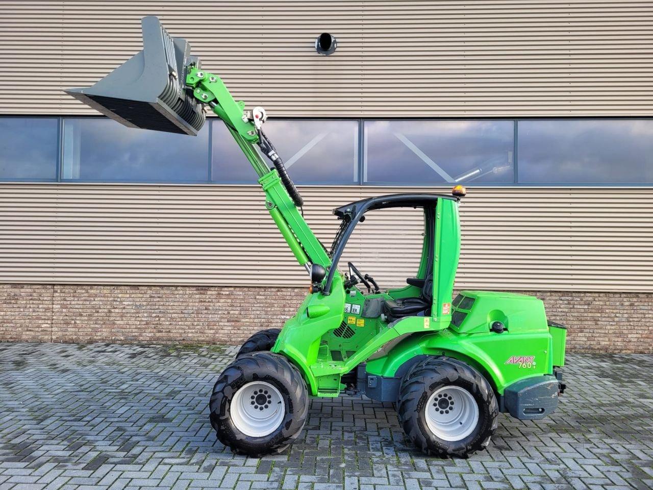 Radlader des Typs Avant 760i, Gebrauchtmaschine in Houten (Bild 2)