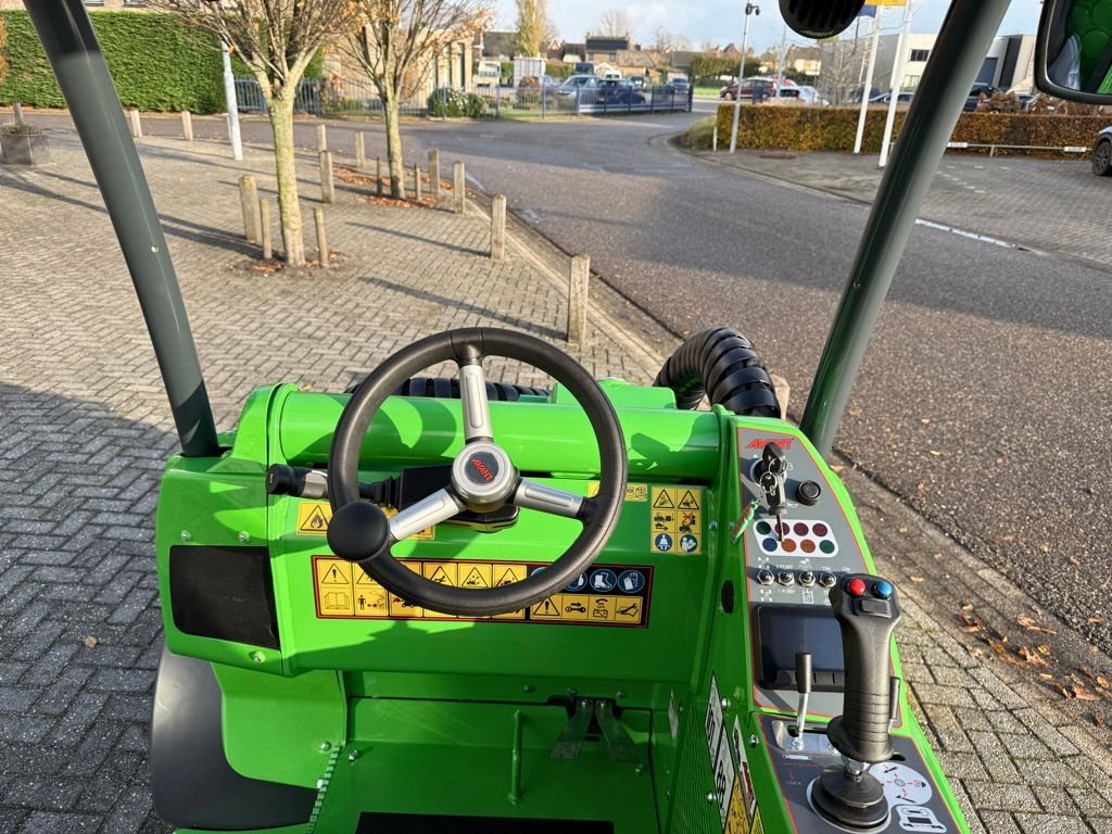 Radlader des Typs Avant 860i TDL+, Neumaschine in BOEKEL (Bild 10)