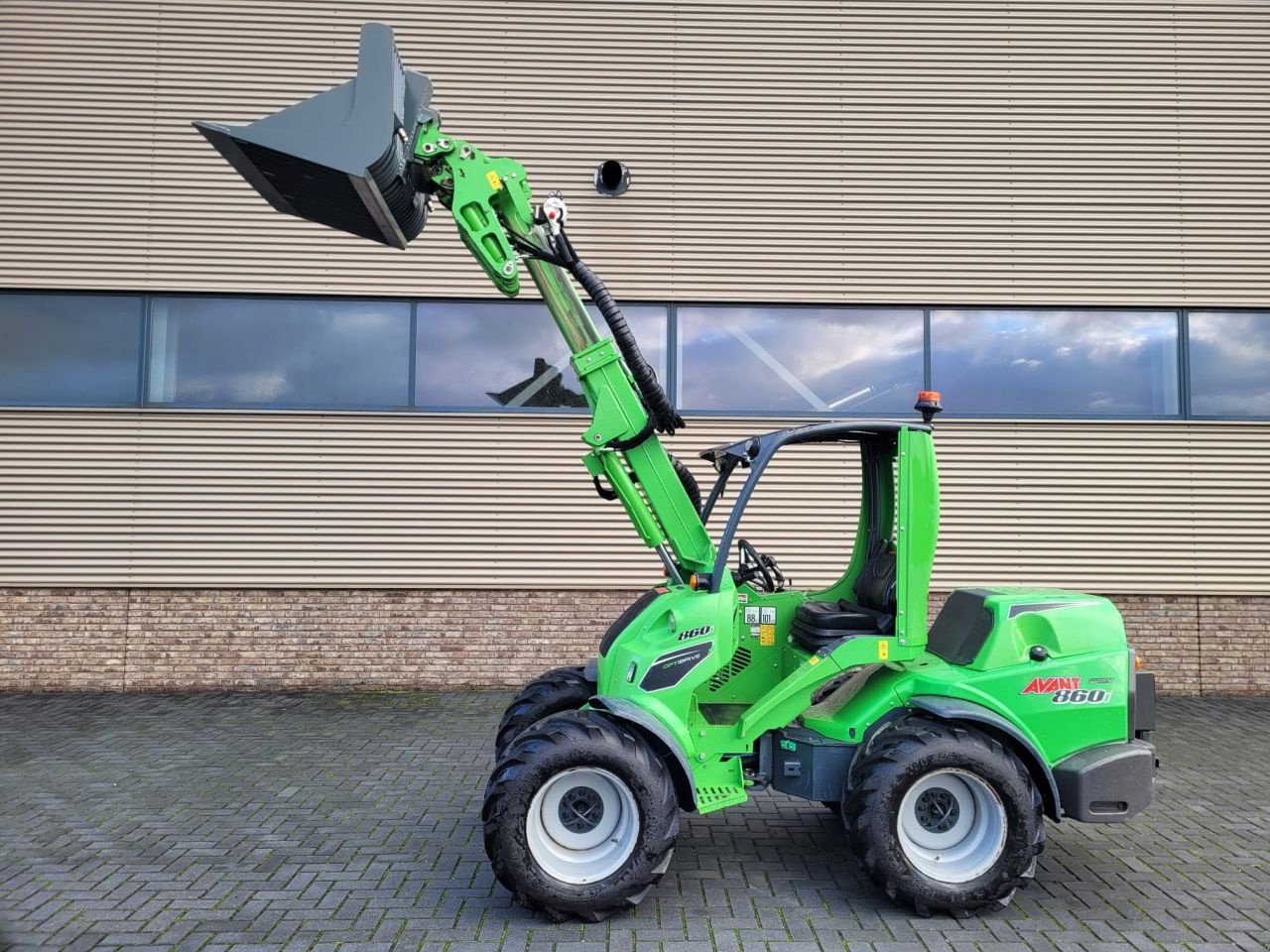 Radlader des Typs Avant 860i, Gebrauchtmaschine in Houten (Bild 2)