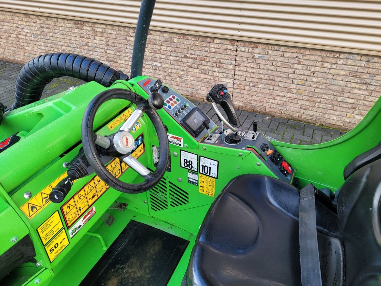 Radlader des Typs Avant 860i, Gebrauchtmaschine in Houten (Bild 4)