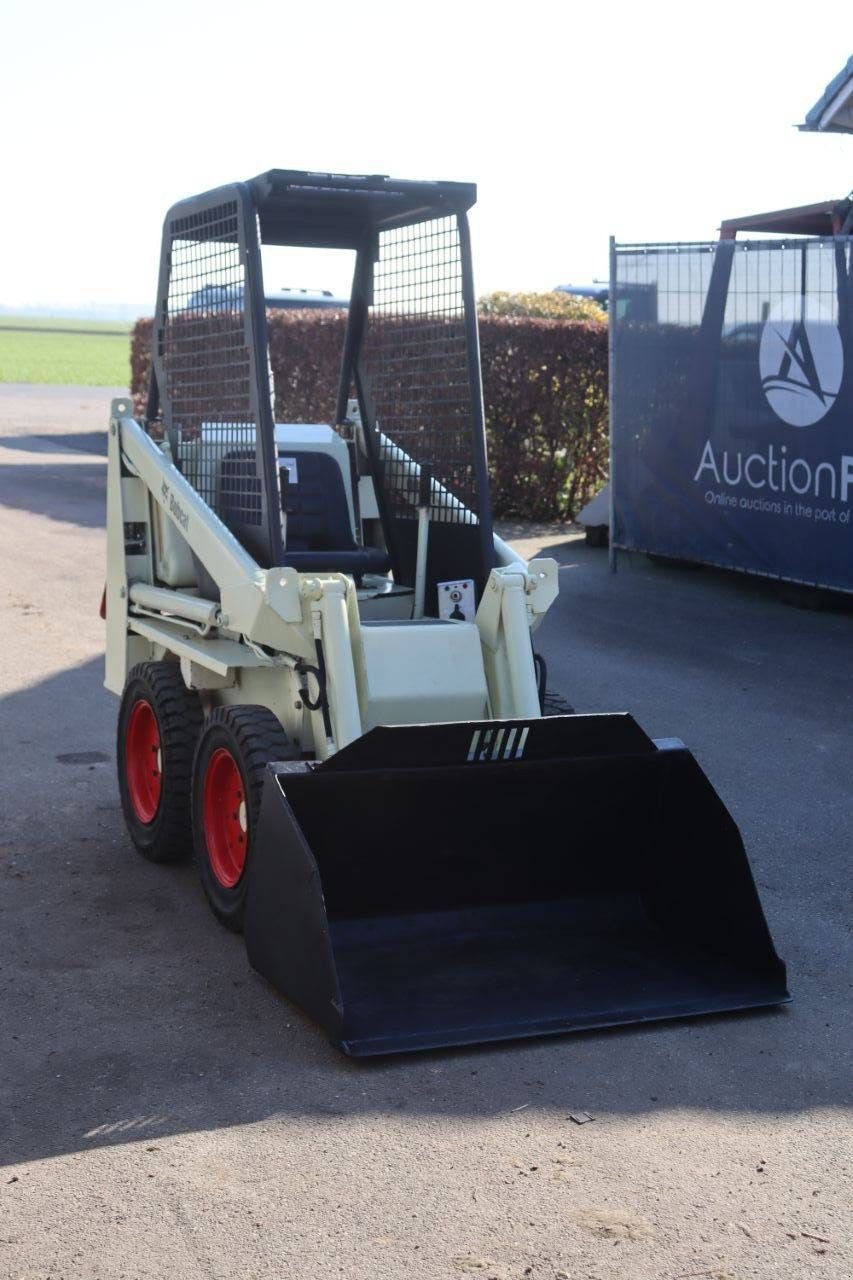 Radlader du type Bobcat 343, Gebrauchtmaschine en Antwerpen (Photo 8)