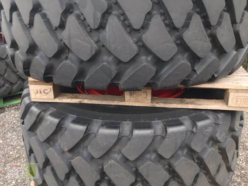 Radlader des Typs Bridgestone Reifen, Neumaschine in Bordesholm (Bild 1)