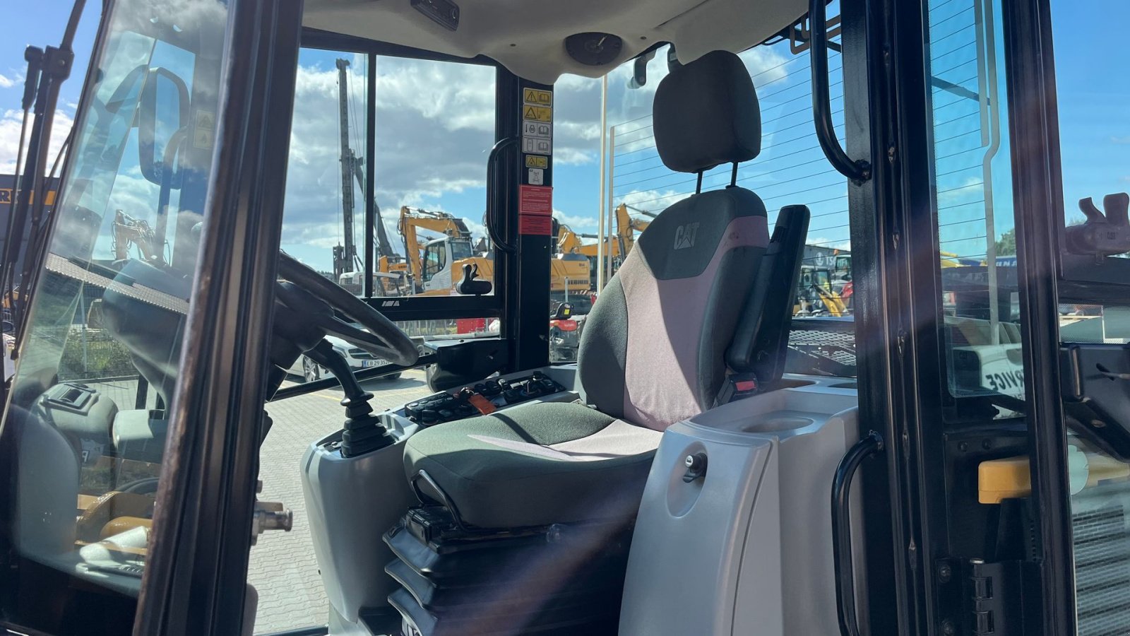 Radlader of the type CAT 906 M med skovl og gafler, Gebrauchtmaschine in Rønnede (Picture 8)