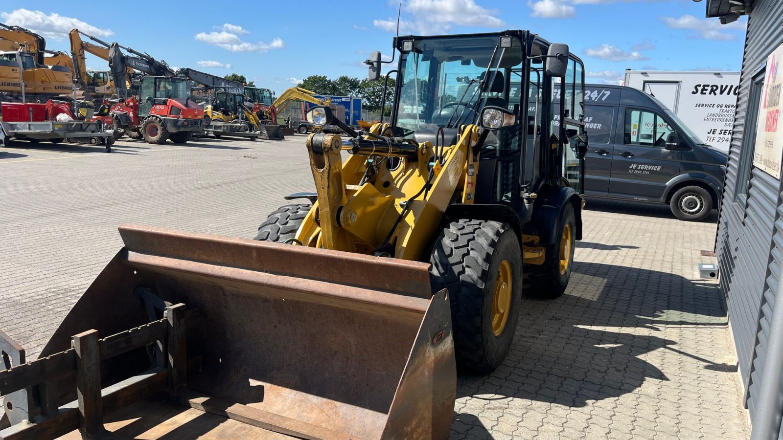 Radlader of the type CAT 906 M med skovl og gafler, Gebrauchtmaschine in Rønnede (Picture 4)