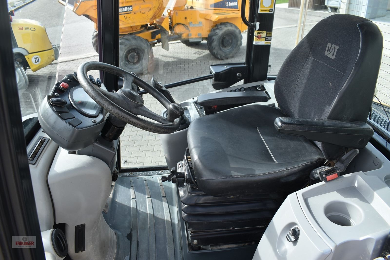 Radlader des Typs CAT 907M mit Straßenzulassung, Gebrauchtmaschine in Putzleinsdorf (Bild 5)