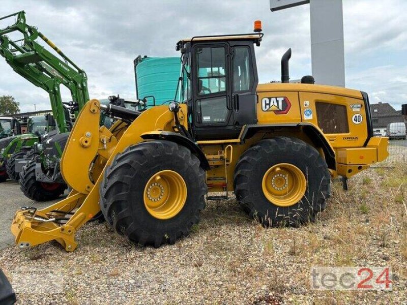 Radlader des Typs CAT 930M, Neumaschine in Wegberg (Bild 1)