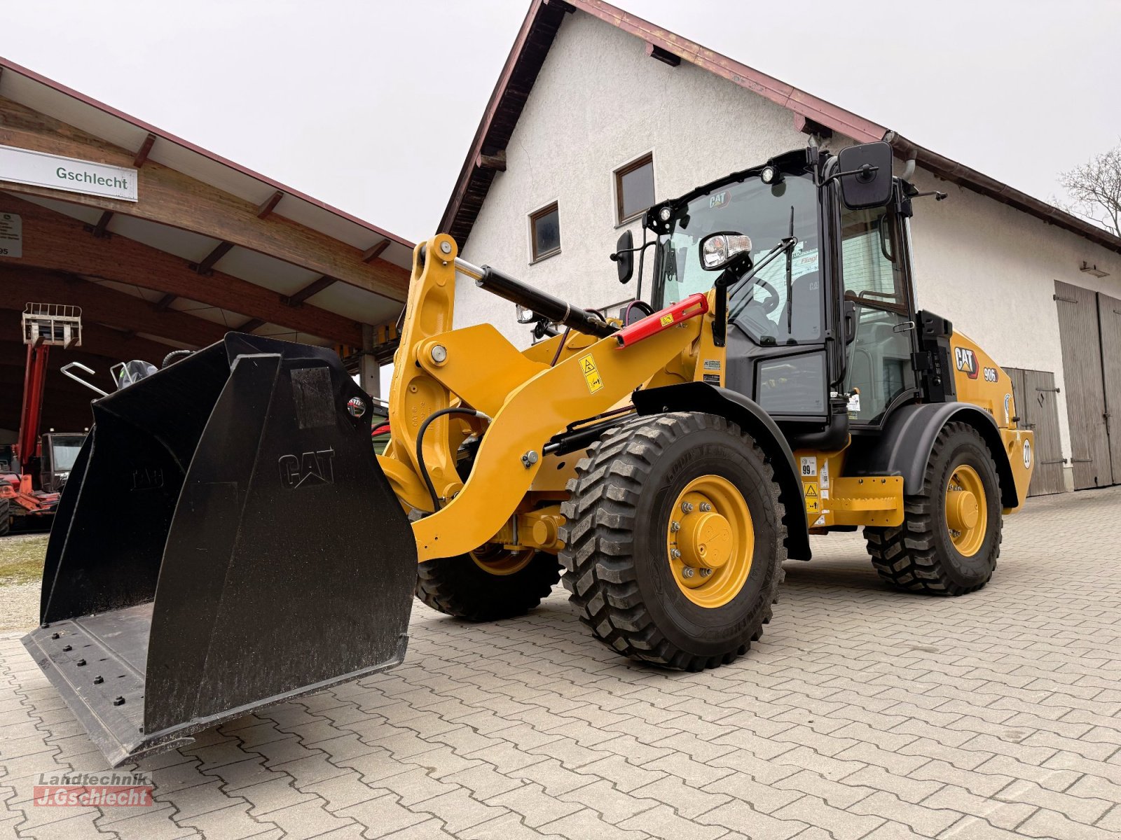 Radlader of the type Caterpillar 906, Gebrauchtmaschine in Mühldorf (Picture 3)