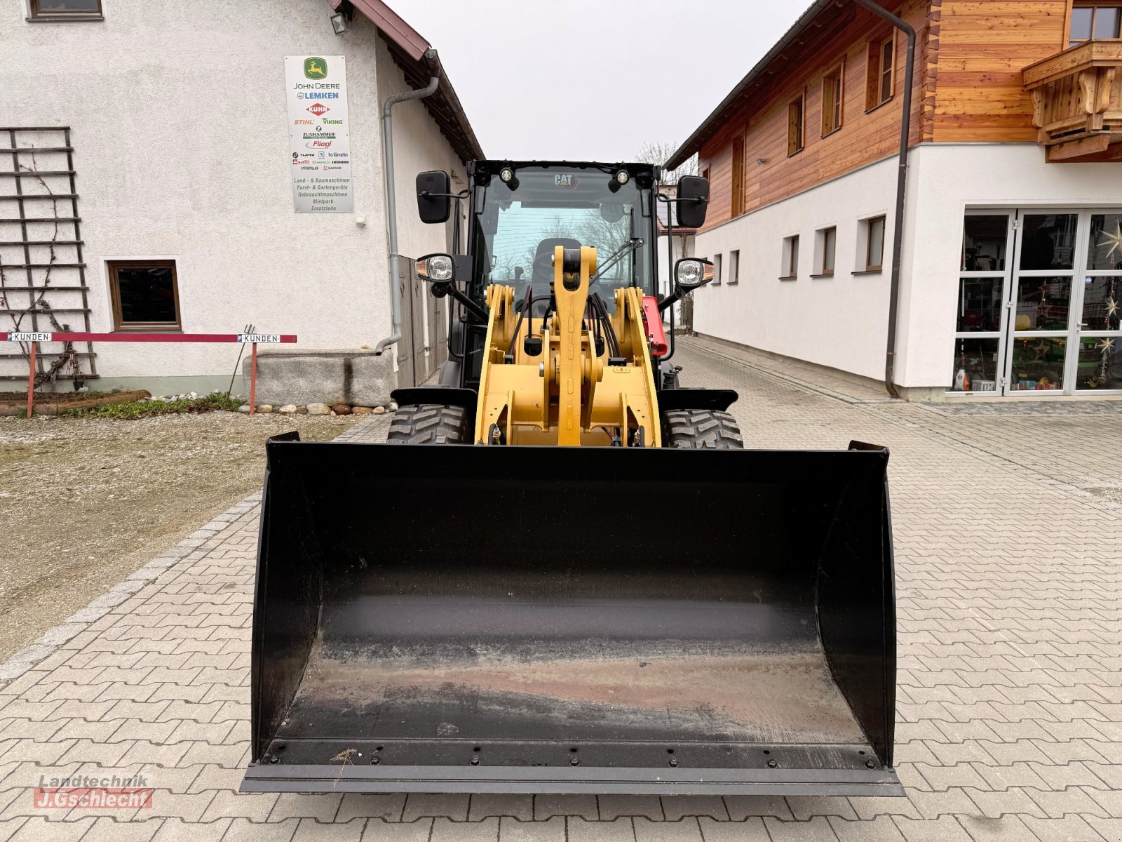 Radlader of the type Caterpillar 906, Gebrauchtmaschine in Mühldorf (Picture 7)