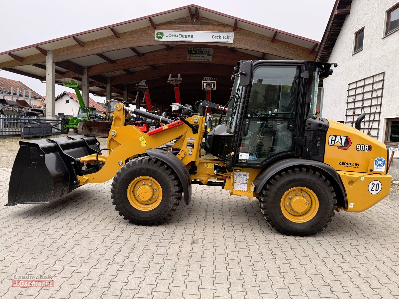 Radlader of the type Caterpillar 906, Gebrauchtmaschine in Mühldorf (Picture 20)