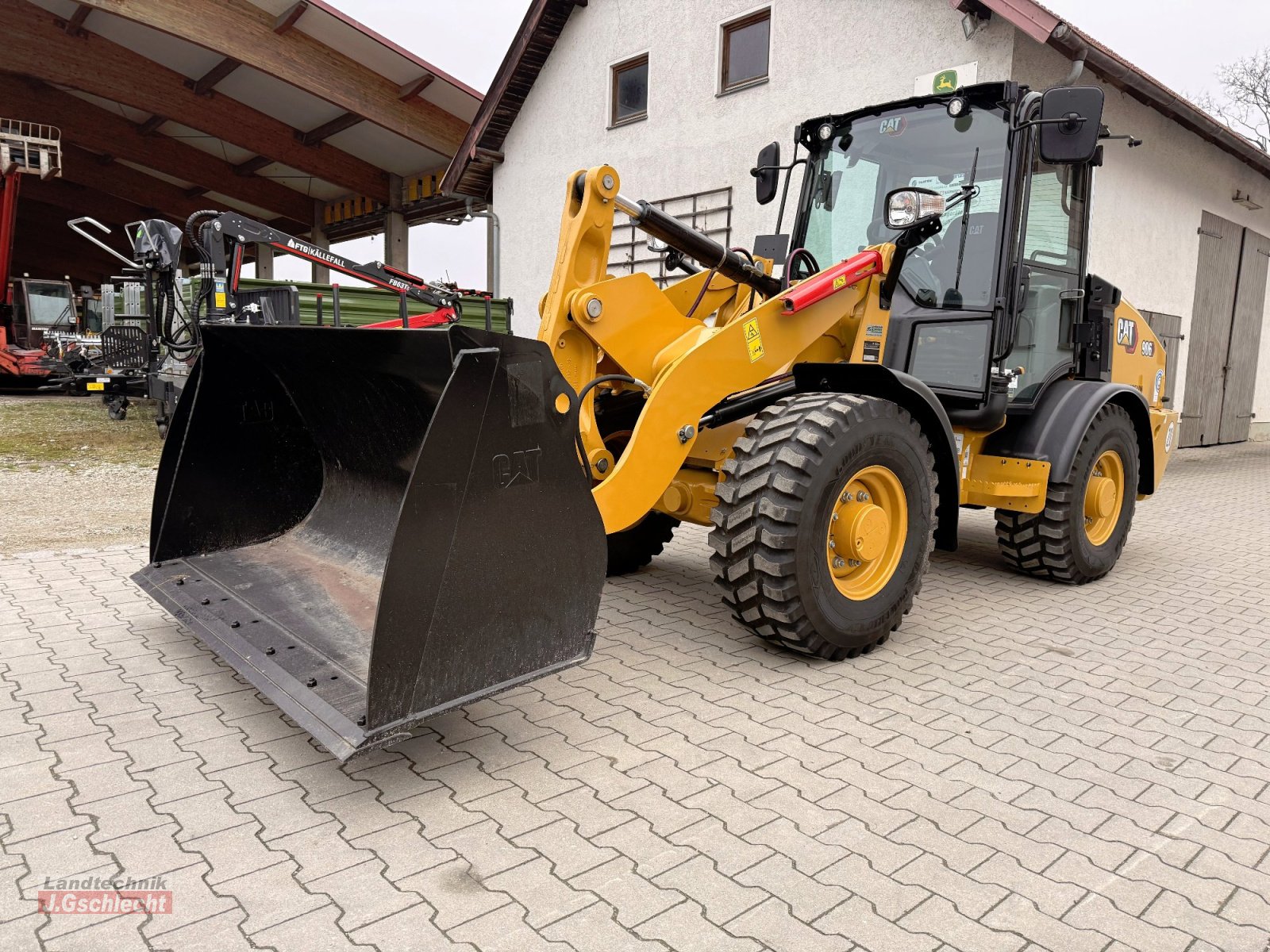 Radlader of the type Caterpillar 906, Gebrauchtmaschine in Mühldorf (Picture 21)