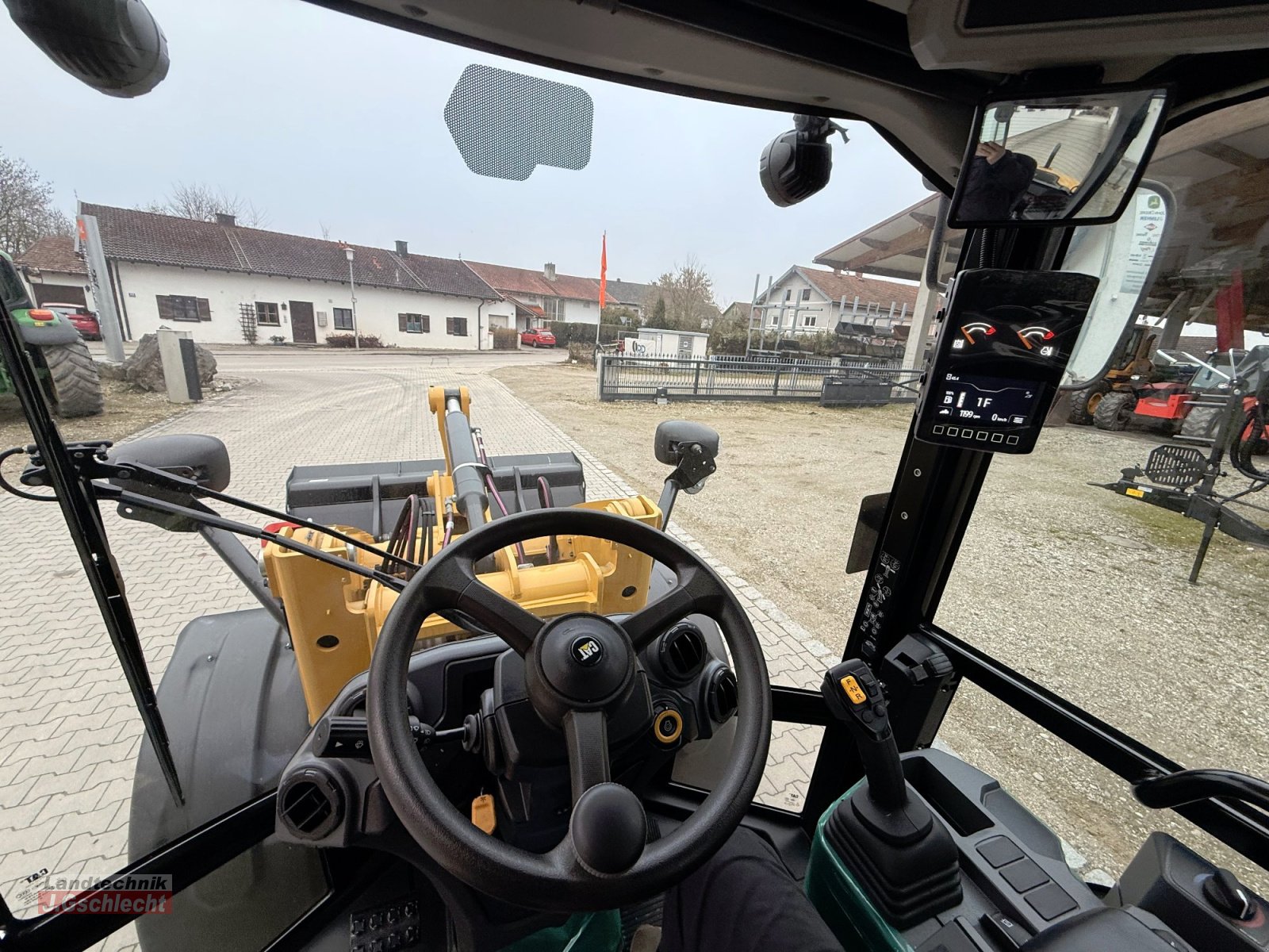 Radlader of the type Caterpillar 906, Gebrauchtmaschine in Mühldorf (Picture 23)