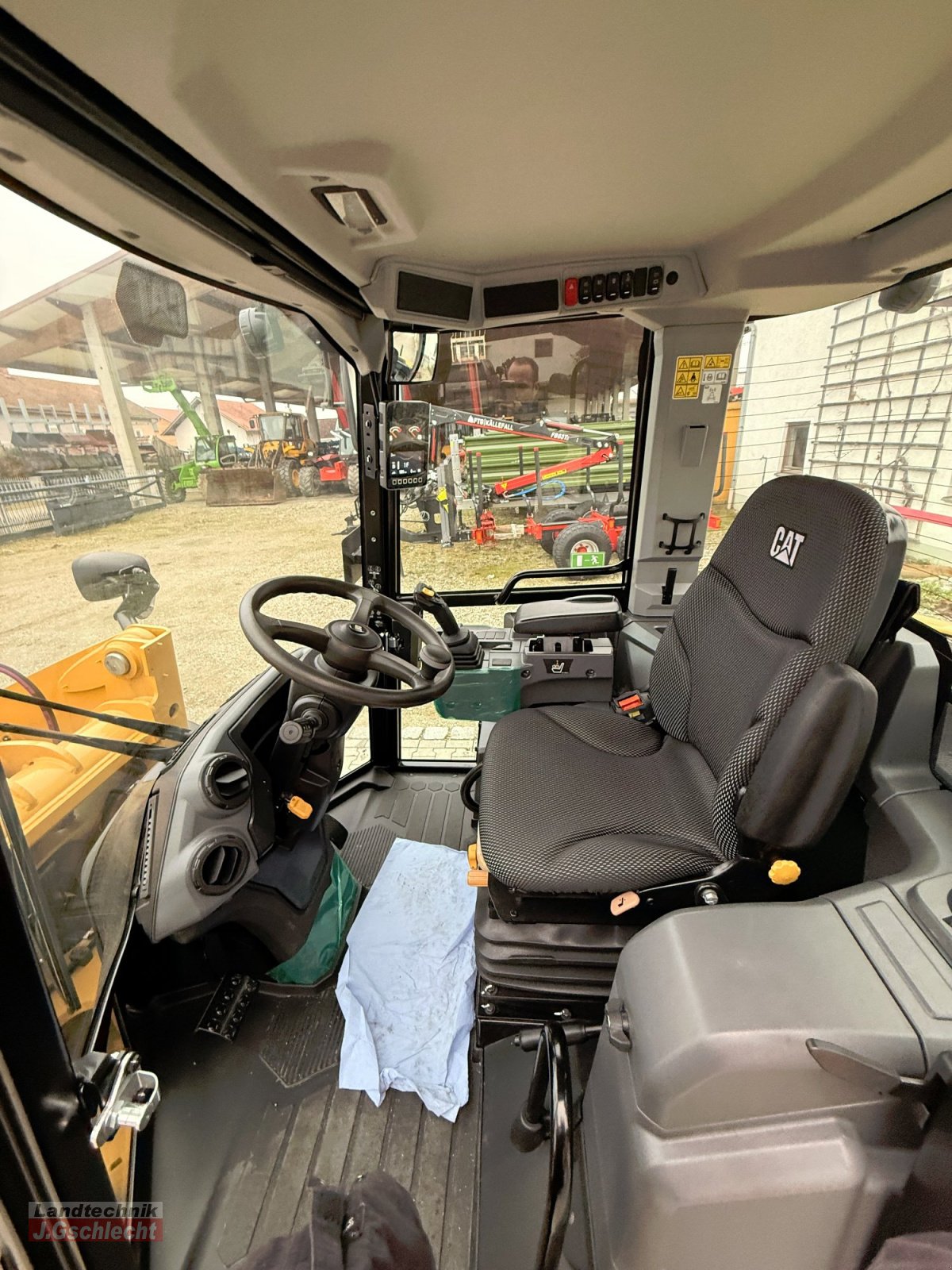 Radlader of the type Caterpillar 906, Gebrauchtmaschine in Mühldorf (Picture 25)