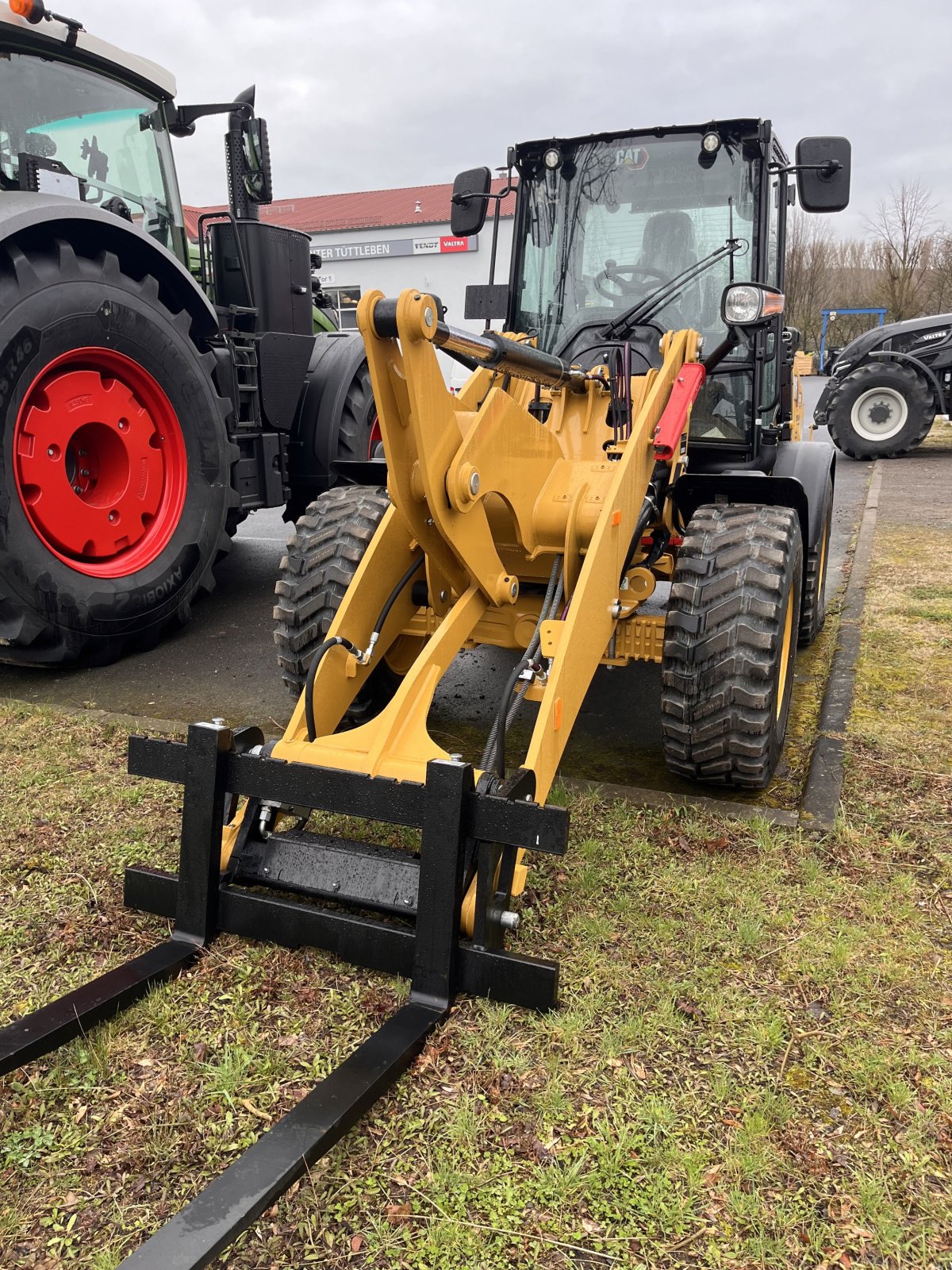 Radlader des Typs Caterpillar 908 HL - 14A, Neumaschine in Tüttleben (Bild 1)