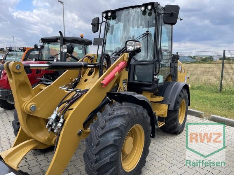 Radlader of the type Caterpillar 908 Radlader, Neumaschine in Wölfersheim-Berstadt (Picture 2)