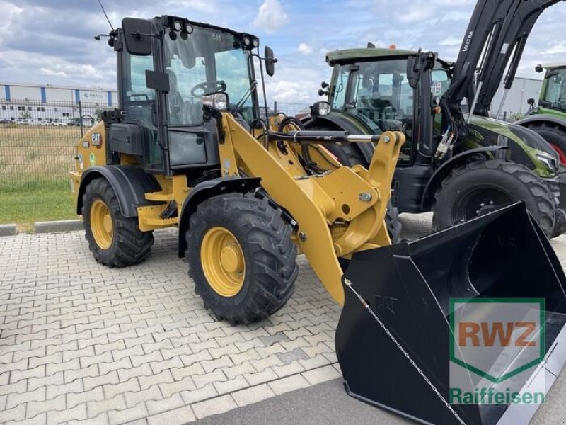 Radlader of the type Caterpillar 908 Radlader, Neumaschine in Wölfersheim-Berstadt (Picture 1)