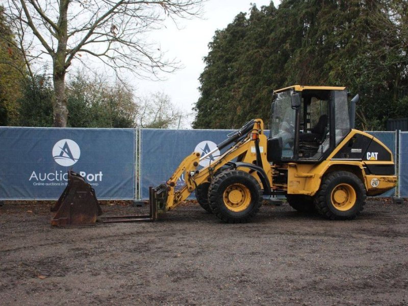 Radlader des Typs Caterpillar 908, Gebrauchtmaschine in Antwerpen (Bild 1)