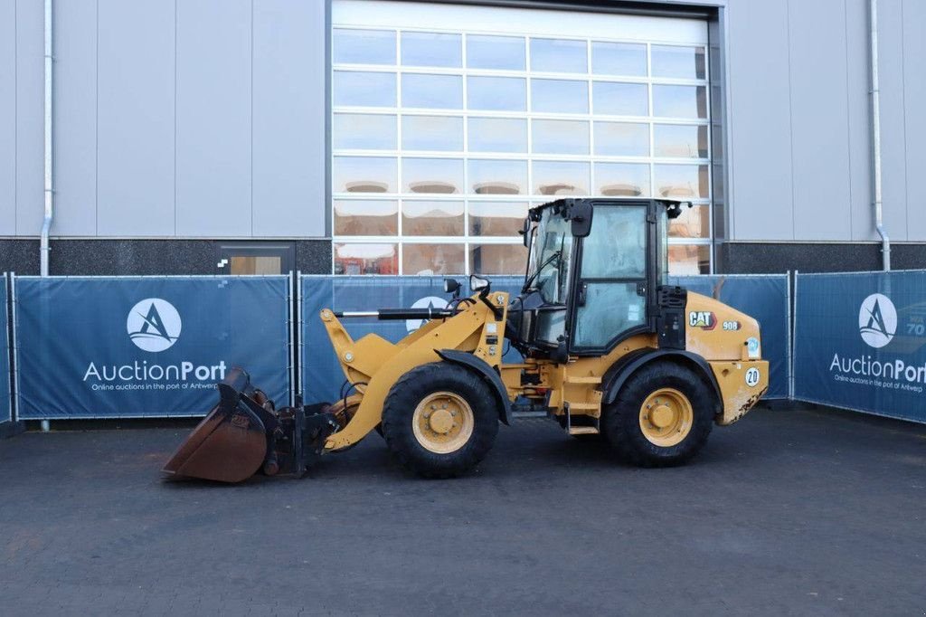 Radlader des Typs Caterpillar 908, Gebrauchtmaschine in Antwerpen (Bild 1)
