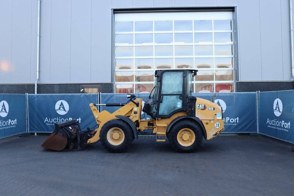 Radlader des Typs Caterpillar 908, Gebrauchtmaschine in Antwerpen (Bild 2)