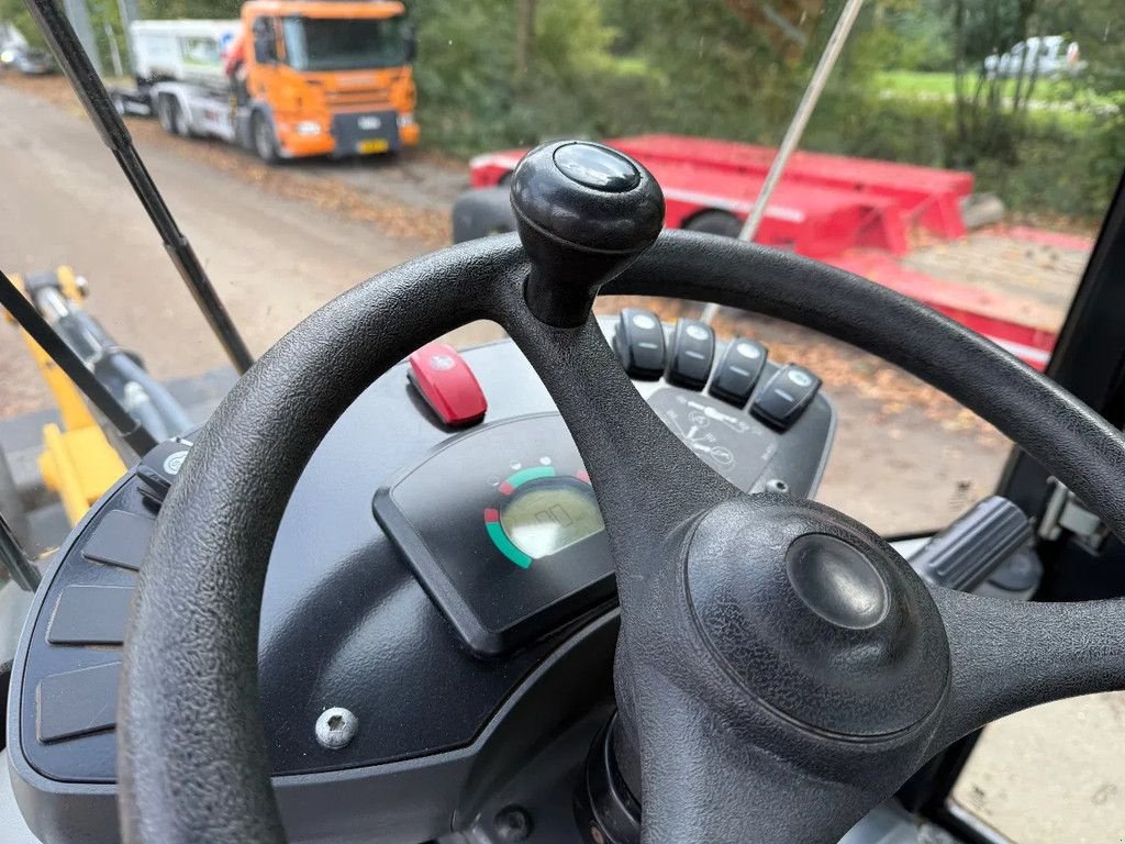 Radlader of the type Caterpillar 908H, Gebrauchtmaschine in Doetinchem (Picture 8)