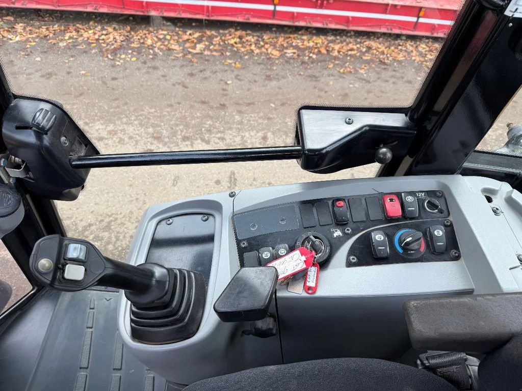 Radlader of the type Caterpillar 908H, Gebrauchtmaschine in Doetinchem (Picture 7)