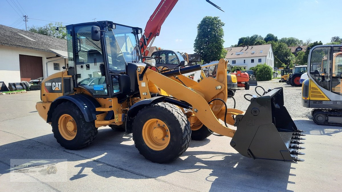 Radlader of the type Caterpillar 908M 906, Gebrauchtmaschine in Stetten (Picture 3)