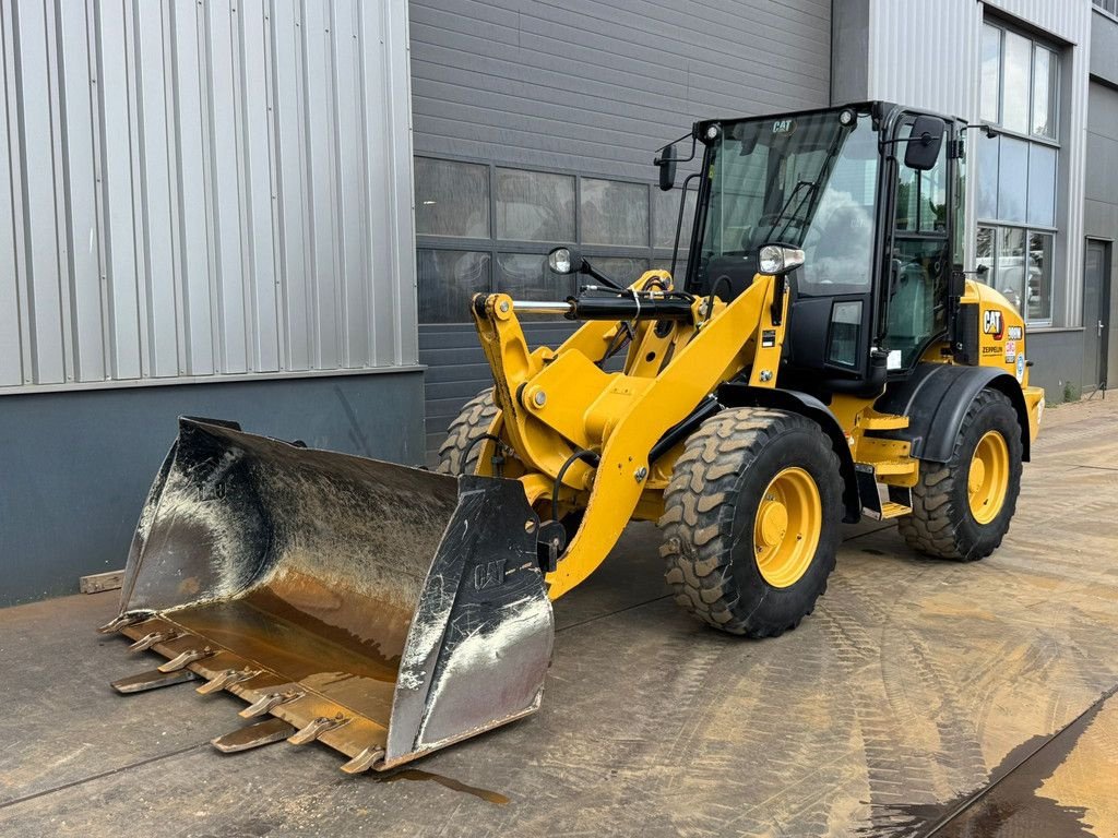 Radlader of the type Caterpillar 908M, Gebrauchtmaschine in Velddriel (Picture 2)