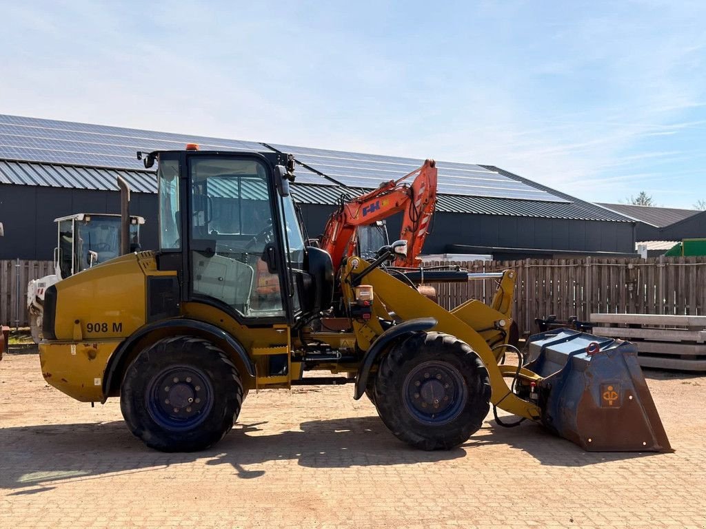 Radlader typu Caterpillar 908M, Gebrauchtmaschine w Oost West en Middelbeers (Zdjęcie 4)